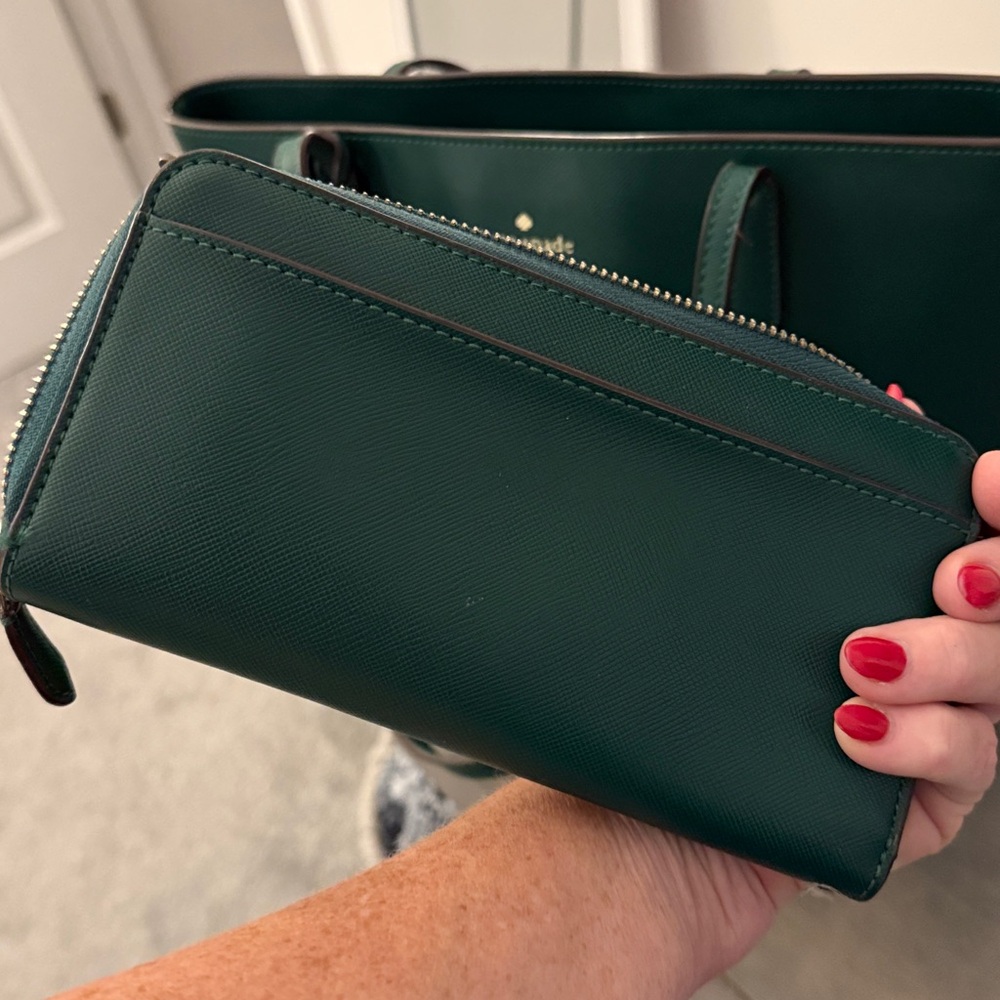 Kate Spade Emerald Green Leather Tote with matching wallet. - Picture 10 of 11